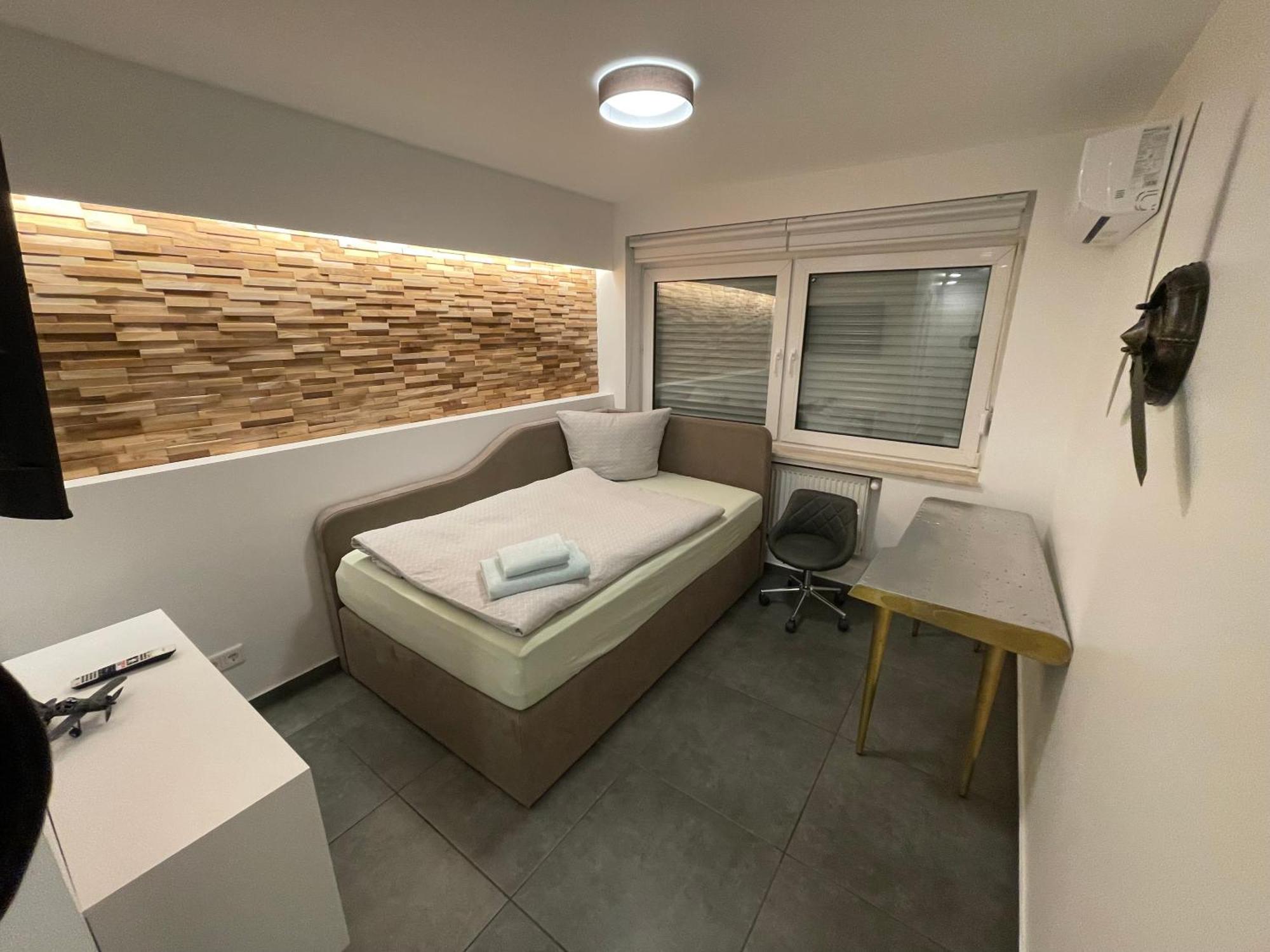 Aviators Guest House - Premium Room Strausberg Exterior photo