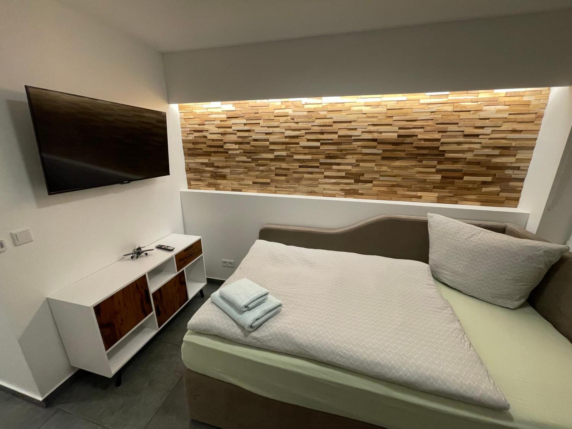 Aviators Guest House - Premium Room Strausberg Exterior photo